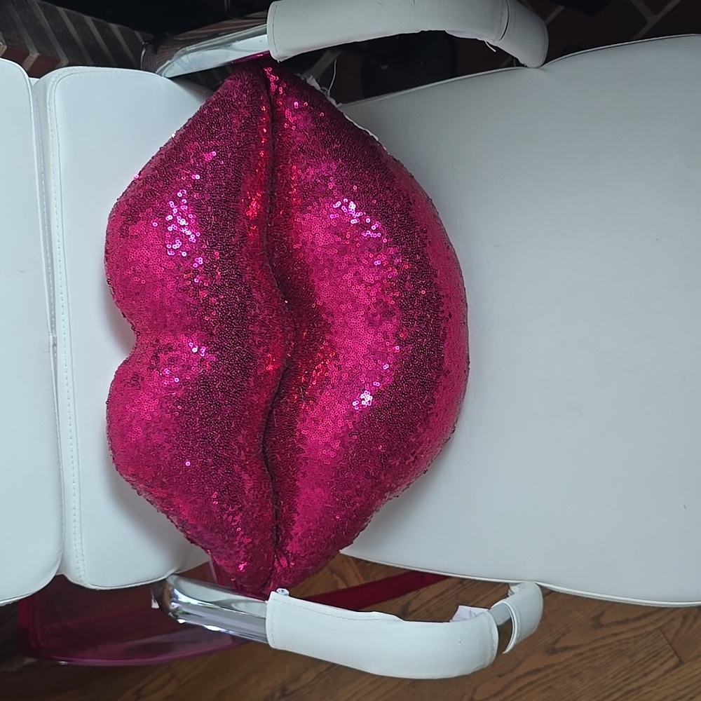 Accent, Decorative pillow. Red. Sequin.